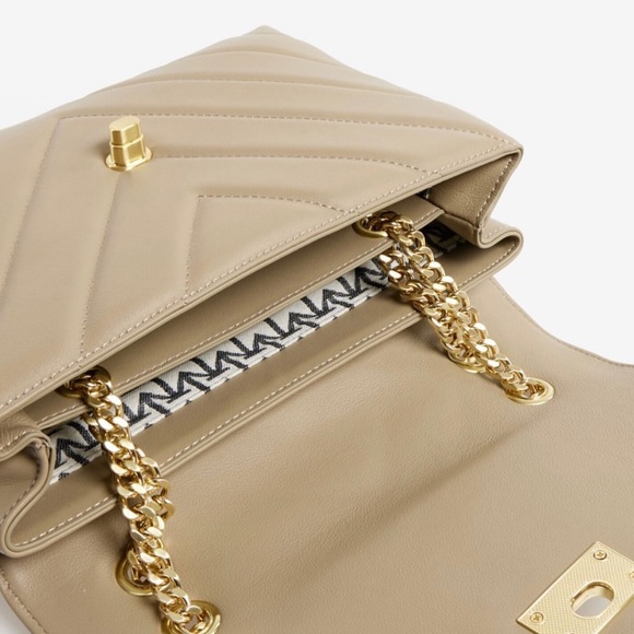 Moncrief Cathryn - Picture 10 of 14